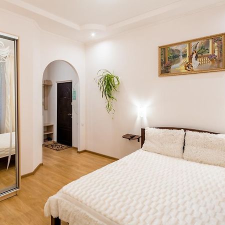 Apartment on Khmelnytskogo street Lviv Eksteriør bilde