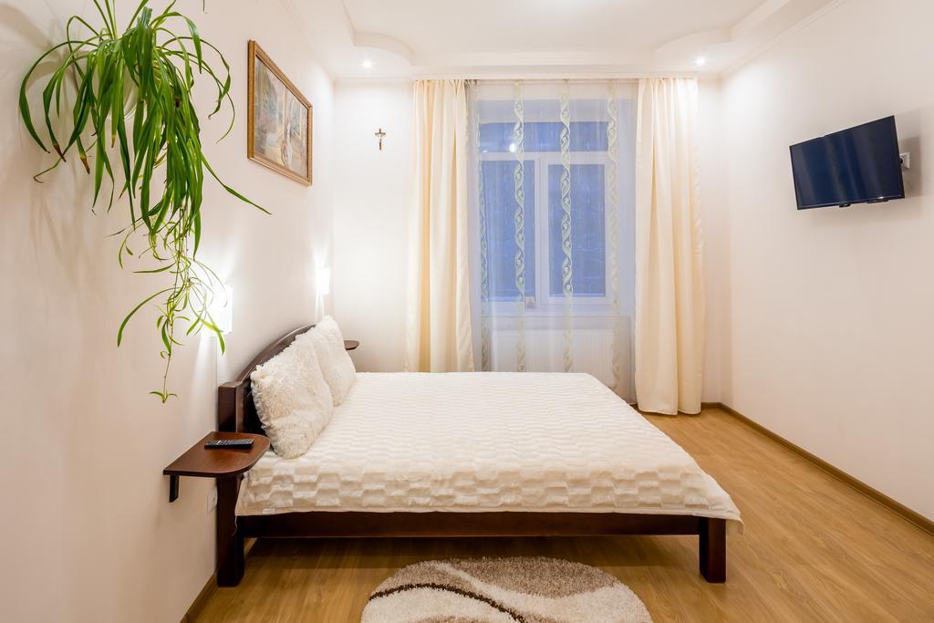Apartment on Khmelnytskogo street Lviv Eksteriør bilde