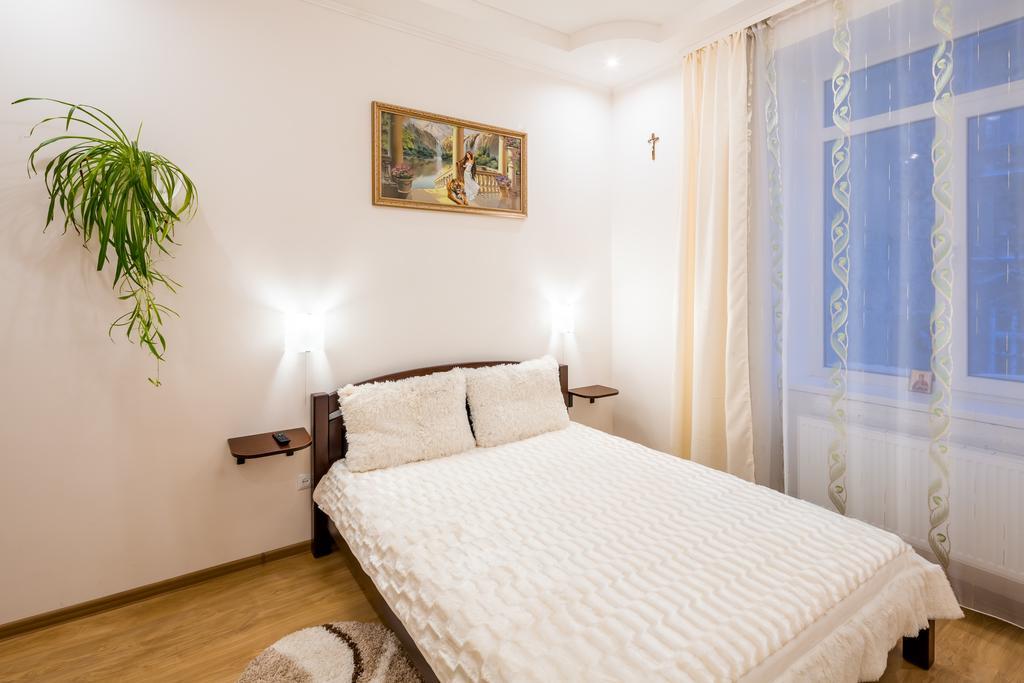 Apartment on Khmelnytskogo street Lviv Eksteriør bilde